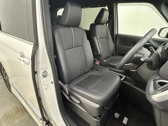 トヨタ ノア ハイブリッド S－Z 岡山県 2023(令5)年 1.2万km ホワイトパールクリスタルシャイン 純正10.5インチナビ/・地デジ/Bluetooth/DVD/CD/HDMI/パノラミックビューモニター/快適利便パッケージ/モデリスタエアロ /ブラインドスポットモニター/ビルトインETC2.0/両側パワースライドドア/ハーフレザーシート /シートヒーター /ステアリングヒーター/三眼LEDライト/ユニバーサルステップ/アドバンストパーク/パワーバックドア /オットマン/オートライト/オートハイビーム /レーダークルーズコントロール/プッシュスタート /スマートキー/純正17インチアルミホイール/新車保証書/取扱説明書