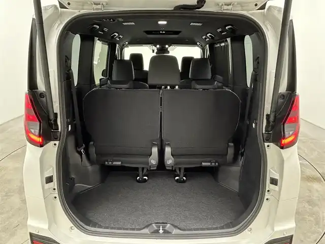 トヨタ ノア ハイブリッド S－Z 岡山県 2023(令5)年 1.2万km ホワイトパールクリスタルシャイン 純正10.5インチナビ/・地デジ/Bluetooth/DVD/CD/HDMI/パノラミックビューモニター/快適利便パッケージ/モデリスタエアロ /ブラインドスポットモニター/ビルトインETC2.0/両側パワースライドドア/ハーフレザーシート /シートヒーター /ステアリングヒーター/三眼LEDライト/ユニバーサルステップ/アドバンストパーク/パワーバックドア /オットマン/オートライト/オートハイビーム /レーダークルーズコントロール/プッシュスタート /スマートキー/純正17インチアルミホイール/新車保証書/取扱説明書