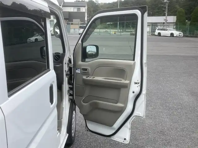 スズキ エブリイ PC リミテッド 埼玉県 2018(平30)年 9.7万km スペリアホワイト (株)IDOMが運営する【じしゃロン鳩ヶ谷店】の自社ローン専用車両になりますこちらは現金またはオートローンご利用時の価格です。自社ローンご希望の方は別途その旨お申付け下さい/登録時96995km/MT車/オーバーヘッドシェルフ/ハイルーフ/パワーステアリング/フロントパワーウィンドウ/CD/AUX/AM/FM/リモコンキー/スペア1本/純正フロアマット/ABS/盗難防止装置/ダブルエアバッグ/両側手動スライドドア/電動格納機能付きサイドミラー