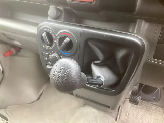 スズキ エブリイ PC リミテッド 埼玉県 2018(平30)年 9.7万km スペリアホワイト (株)IDOMが運営する【じしゃロン鳩ヶ谷店】の自社ローン専用車両になりますこちらは現金またはオートローンご利用時の価格です。自社ローンご希望の方は別途その旨お申付け下さい/登録時96995km/MT車/オーバーヘッドシェルフ/ハイルーフ/パワーステアリング/フロントパワーウィンドウ/CD/AUX/AM/FM/リモコンキー/スペア1本/純正フロアマット/ABS/盗難防止装置/ダブルエアバッグ/両側手動スライドドア/電動格納機能付きサイドミラー