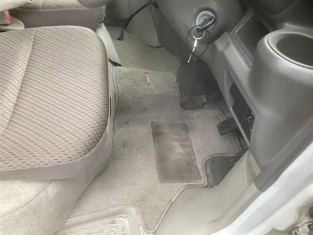 スズキ エブリイ PC リミテッド 埼玉県 2018(平30)年 9.7万km スペリアホワイト (株)IDOMが運営する【じしゃロン鳩ヶ谷店】の自社ローン専用車両になりますこちらは現金またはオートローンご利用時の価格です。自社ローンご希望の方は別途その旨お申付け下さい/登録時96995km/MT車/オーバーヘッドシェルフ/ハイルーフ/パワーステアリング/フロントパワーウィンドウ/CD/AUX/AM/FM/リモコンキー/スペア1本/純正フロアマット/ABS/盗難防止装置/ダブルエアバッグ/両側手動スライドドア/電動格納機能付きサイドミラー