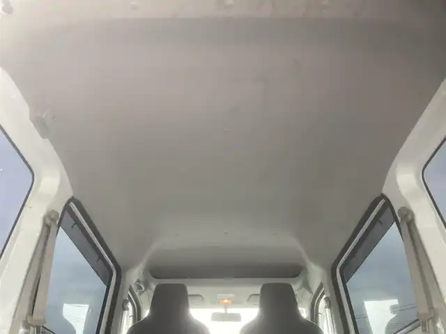 スズキ エブリイ PC リミテッド 埼玉県 2018(平30)年 9.7万km スペリアホワイト (株)IDOMが運営する【じしゃロン鳩ヶ谷店】の自社ローン専用車両になりますこちらは現金またはオートローンご利用時の価格です。自社ローンご希望の方は別途その旨お申付け下さい/登録時96995km/MT車/オーバーヘッドシェルフ/ハイルーフ/パワーステアリング/フロントパワーウィンドウ/CD/AUX/AM/FM/リモコンキー/スペア1本/純正フロアマット/ABS/盗難防止装置/ダブルエアバッグ/両側手動スライドドア/電動格納機能付きサイドミラー