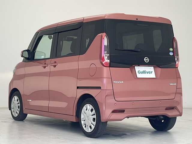 日産 ルークス X 沖縄県 2021(令3)年 6.2万km ブロッサムピンク 純正7インチナビCN-E330D/（AM、FM、CD、SD、BT、ワンセグTV）/・レーンアシスト/・衝突軽減ブレーキ/・標識認識機能/・クリアランスソナー/・先行車発進お知らせ/・ふらつき警報/片側パワースライドドア/前後ドライブレコーダー/全周囲カメラ/アイドリングストップ/純正フロアマット/プッシュスタート/オートエアコン/ベンチシート/ステアリングスイッチ/スマートキー