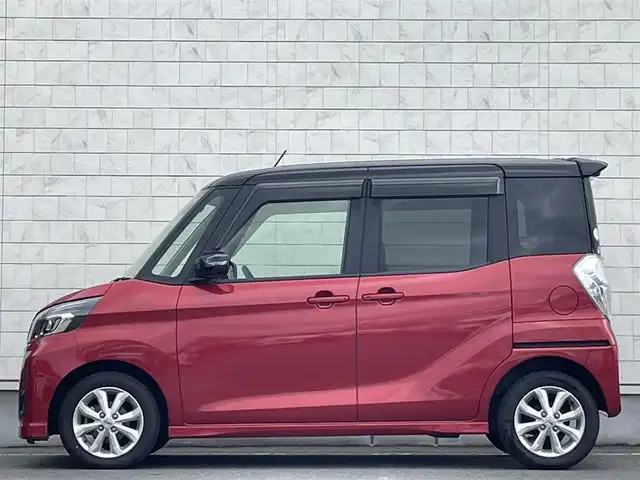 日産 デイズ ルークス ハイウェイスターX 岩手県 2018(平30)年 5万km スパークリングレッド/ブラック 禁煙車/4WD/全方位カメラ/2列目サンシェード/運転席シートヒーター/片側パワースライドドア/純正ナビ/→ワンセグTV/Bluetooth/CD/DVD/FM/AM/バックカメラ/ステアリングスイッチ（ナビ連動）/衝突軽減システム/前後コーナーセンサー/横滑り防止装置/レーンキープアシスト/オートライト/HIDヘッドライト/オートハイビーム/フォグライト/〇プッシュスタート/〇電動格納ミラー/〇ウィンカーミラー/〇ドアバイザー/〇フロアマット/ETC/冬タイヤホイール車載/スペアキー