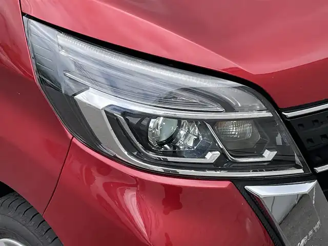 日産 デイズ ルークス ハイウェイスターX 岩手県 2018(平30)年 5万km スパークリングレッド/ブラック 禁煙車/4WD/全方位カメラ/2列目サンシェード/運転席シートヒーター/片側パワースライドドア/純正ナビ/→ワンセグTV/Bluetooth/CD/DVD/FM/AM/バックカメラ/ステアリングスイッチ（ナビ連動）/衝突軽減システム/前後コーナーセンサー/横滑り防止装置/レーンキープアシスト/オートライト/HIDヘッドライト/オートハイビーム/フォグライト/〇プッシュスタート/〇電動格納ミラー/〇ウィンカーミラー/〇ドアバイザー/〇フロアマット/ETC/冬タイヤホイール車載/スペアキー