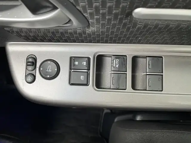 ホンダ ステップワゴン スパーダ ホンダセンシング 青森県 2018(平30)年 5.7万km プレミアムスパークルブラックパール AIS4.5点/ワンオーナー/４WD/純正Gathersナビ/AM/FM/CD/DVD/フルセグ/Bluetooth/USB/SD/Apple car play/寒冷地仕様/純正エンジンスターター/ステアリングスイッチ/ホンダセンシング/・衝突軽減ブレーキシステム/・誤発進抑制機能/・歩行者事故低減ステアリング/・アダプティブ・クルーズ・コントロール/・先行車発進お知らせ機能/・オートハイビーム/シートヒーター/両側パワースライドドア/バックカメラ/ビルトインETC/スペアキー/LEDヘッドライト/純正フロアマット/純正AW冬タイヤ車載/取扱説明書/保証書