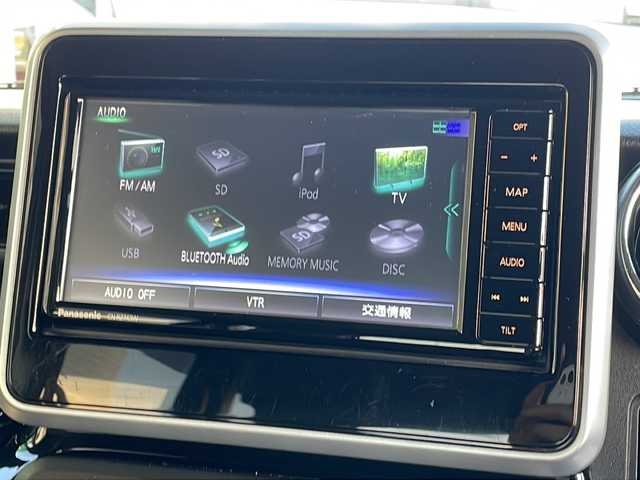 スズキ スペーシア カスタム HYBRID XS 青森県 2018(平30)年 5.4万km ピュアホワイトP 4WD/ワンオーナー/純正SDナビ・フルセグTV/CD・DVD・Bluetooth・SD/全方位モニター/両側パワースライドドア/合皮コンビシート/前席シートヒーター/ヘッドアップディスプレイ/セーフティサポート/デュアルセンサーブレーキサポート/車線逸脱警報機能/誤発進抑制機能/ハイビームアシスト/リアパーキングセンサー/クルーズコントロール/前方ドライブレコーダー/シートバックテーブル/後席サンシェード/スリムサーキュレーター/LEDヘッドライト/LEDフォグランプ/純正15インチアルミホイール/スマートキー/プッシュスタート/スマートキー/プッシュスタート/純正フロアマット