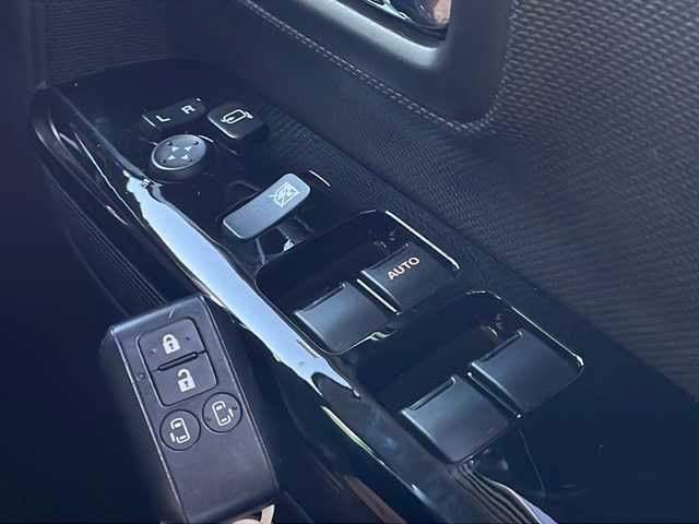 スズキ スペーシア カスタム HYBRID XS 青森県 2018(平30)年 5.4万km ピュアホワイトP 4WD/ワンオーナー/純正SDナビ・フルセグTV/CD・DVD・Bluetooth・SD/全方位モニター/両側パワースライドドア/合皮コンビシート/前席シートヒーター/ヘッドアップディスプレイ/セーフティサポート/デュアルセンサーブレーキサポート/車線逸脱警報機能/誤発進抑制機能/ハイビームアシスト/リアパーキングセンサー/クルーズコントロール/前方ドライブレコーダー/シートバックテーブル/後席サンシェード/スリムサーキュレーター/LEDヘッドライト/LEDフォグランプ/純正15インチアルミホイール/スマートキー/プッシュスタート/スマートキー/プッシュスタート/純正フロアマット