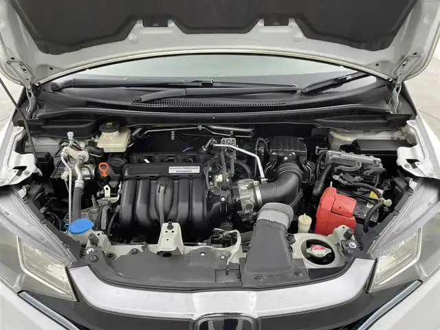 ホンダ フィット ハイブリット F 千葉県 2018(平30)年 7.5万km タフタホワイトⅢ ホンダセンシング/・衝突軽減ブレーキ/・誤発進抑制機能/・歩行者事故低減ステアリング/・路外逸脱抑制機能/・アダプティブ・クルーズ・コントロール/・車線維持支援システム/・先行車発進お知らせ機能/・標識認識機能/純正7インチメモリーナビ/・CD/DVD再生/・Bluetooth接続/プッシュスタート/スマートキー/ドアバイザー/ヘッドライトレベライザー/純正フロアマット/ドアバイザー