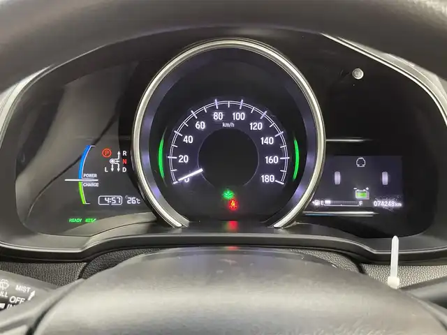 ホンダ フィット ハイブリット F 千葉県 2018(平30)年 7.5万km タフタホワイトⅢ ホンダセンシング/・衝突軽減ブレーキ/・誤発進抑制機能/・歩行者事故低減ステアリング/・路外逸脱抑制機能/・アダプティブ・クルーズ・コントロール/・車線維持支援システム/・先行車発進お知らせ機能/・標識認識機能/純正7インチメモリーナビ/・CD/DVD再生/・Bluetooth接続/プッシュスタート/スマートキー/ドアバイザー/ヘッドライトレベライザー/純正フロアマット/ドアバイザー