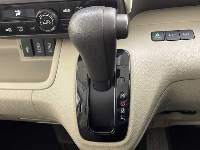 ホンダ Ｎ ＢＯＸ G L ホンダセンシング 宮崎県 2017(平29)年 4.5万km プレミアムホワイトパールⅡ 純正ナビ(VXM-184VFi)/CD/DVD/AM/FM/SD/BT/衝突軽減ブレーキ/モデューロアルミホイール/コーナーセンサー/クルーズコントロール/アイドリングストップ/片側パワースライドドア/横滑り防止装置/車線逸脱警報/ステアリングスイッチ/バックカメラ/スマートキー/電動格納ミラー/フロアマット/サイドバイザー/ETC