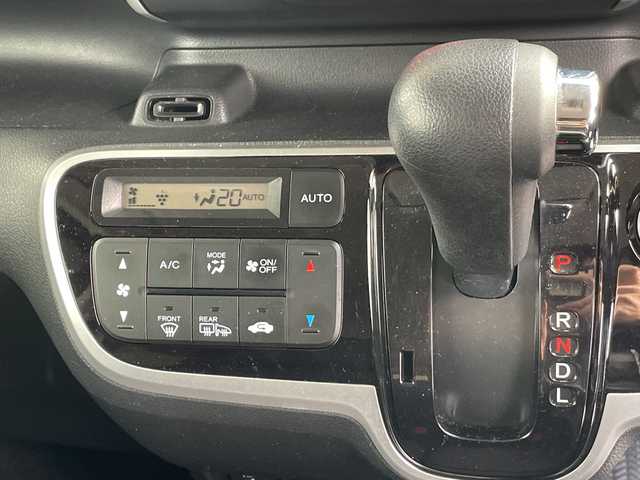 ホンダ Ｎ ＢＯＸ カスタム SSブラックSパッケージ 愛知県 2016(平28)年 3.6万km クリスタルブラックパール 純正ナビ/両側パワースライドドア/シートヒーター/バックカメラ/純正アルミホイール/LEDヘッドライト/CD DVD/Bluetooth/ステアリングスイッチ/スマートキー/プッシュスタート