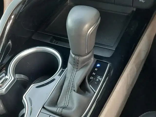 トヨタ カムリ WSレザーパッケージ 東京都 2018(平30)年 4.1万km プラチナホワイトパールマイカ TRDエアロ/JBLサウンドシステム/ヘッドアップディスプレイ/純正メーカーナビ/バックカメラ/ビルトインETC2.0/電動バックドア/パワーシート/シートヒーター/パドルシフト/LEDヘッドライト/スマートキー/Toyota Safety Sense/・プリクラッシュセーフティ/・レーンディパーチャーアラート/・オートマチックハイビーム/・レーダークルーズコントロール