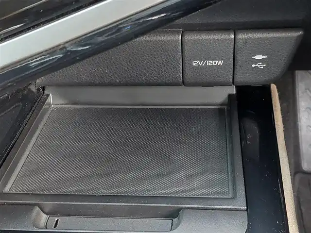 トヨタ カムリ WSレザーパッケージ 東京都 2018(平30)年 4.1万km プラチナホワイトパールマイカ TRDエアロ/JBLサウンドシステム/ヘッドアップディスプレイ/純正メーカーナビ/バックカメラ/ビルトインETC2.0/電動バックドア/パワーシート/シートヒーター/パドルシフト/LEDヘッドライト/スマートキー/Toyota Safety Sense/・プリクラッシュセーフティ/・レーンディパーチャーアラート/・オートマチックハイビーム/・レーダークルーズコントロール