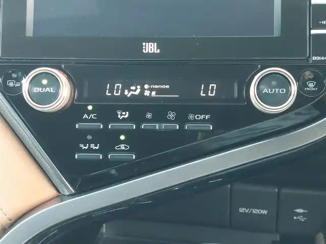 トヨタ カムリ WSレザーパッケージ 東京都 2018(平30)年 4.1万km プラチナホワイトパールマイカ TRDエアロ/JBLサウンドシステム/ヘッドアップディスプレイ/純正メーカーナビ/バックカメラ/ビルトインETC2.0/電動バックドア/パワーシート/シートヒーター/パドルシフト/LEDヘッドライト/スマートキー/Toyota Safety Sense/・プリクラッシュセーフティ/・レーンディパーチャーアラート/・オートマチックハイビーム/・レーダークルーズコントロール