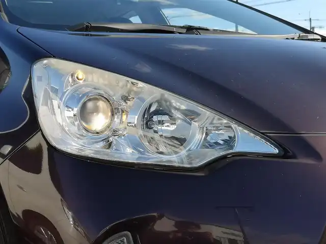 トヨタ アクア S 茨城県 2014(平26)年 3.2万km ディープアメジストマイカメタリック 純正ナビゲーション/ワンセグＴＶ/ＣＤ　ＤＶＤ/ＳＤ/ＡＵＸ/Ｂｌｕｅｔｏｏｔｈ/バックカメラ/ＥＴＣ/プッシュスタート/スマートキー/純正フロアマット/ドアバイザー/車両接近通報装置/取扱説明書/保証書/記録簿