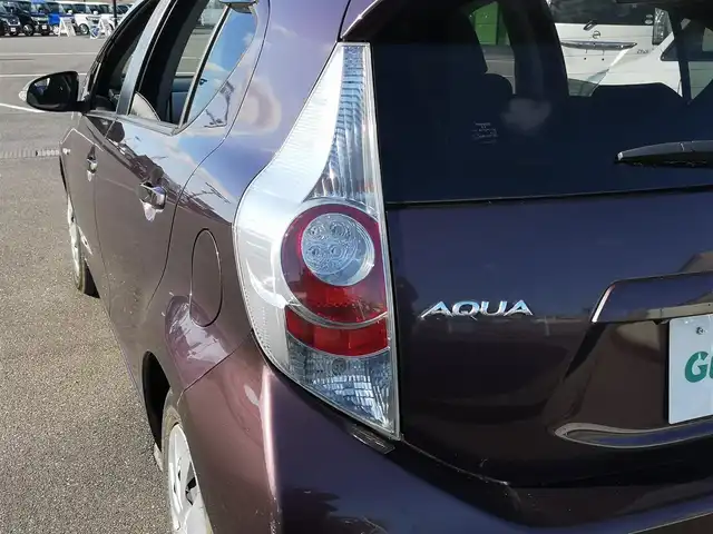 トヨタ アクア S 茨城県 2014(平26)年 3.2万km ディープアメジストマイカメタリック 純正ナビゲーション/ワンセグＴＶ/ＣＤ　ＤＶＤ/ＳＤ/ＡＵＸ/Ｂｌｕｅｔｏｏｔｈ/バックカメラ/ＥＴＣ/プッシュスタート/スマートキー/純正フロアマット/ドアバイザー/車両接近通報装置/取扱説明書/保証書/記録簿