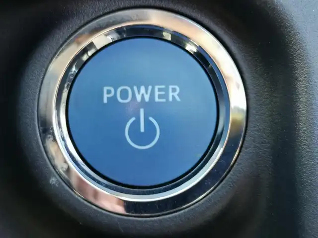 トヨタ アクア S 茨城県 2014(平26)年 3.2万km ディープアメジストマイカメタリック 純正ナビゲーション/ワンセグＴＶ/ＣＤ　ＤＶＤ/ＳＤ/ＡＵＸ/Ｂｌｕｅｔｏｏｔｈ/バックカメラ/ＥＴＣ/プッシュスタート/スマートキー/純正フロアマット/ドアバイザー/車両接近通報装置/取扱説明書/保証書/記録簿