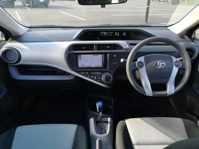 トヨタ アクア S 茨城県 2014(平26)年 3.2万km ディープアメジストマイカメタリック 純正ナビゲーション/ワンセグＴＶ/ＣＤ　ＤＶＤ/ＳＤ/ＡＵＸ/Ｂｌｕｅｔｏｏｔｈ/バックカメラ/ＥＴＣ/プッシュスタート/スマートキー/純正フロアマット/ドアバイザー/車両接近通報装置/取扱説明書/保証書/記録簿