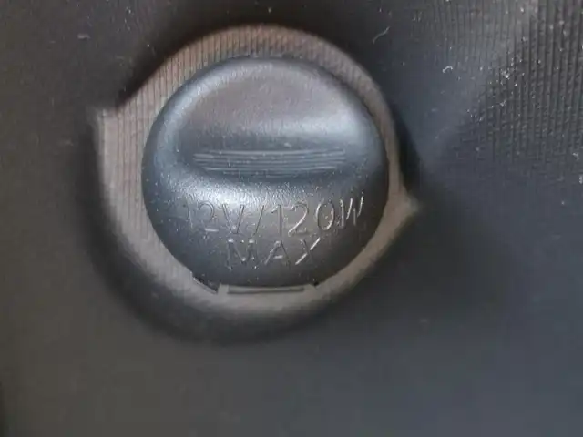 トヨタ アクア S 茨城県 2014(平26)年 3.2万km ディープアメジストマイカメタリック 純正ナビゲーション/ワンセグＴＶ/ＣＤ　ＤＶＤ/ＳＤ/ＡＵＸ/Ｂｌｕｅｔｏｏｔｈ/バックカメラ/ＥＴＣ/プッシュスタート/スマートキー/純正フロアマット/ドアバイザー/車両接近通報装置/取扱説明書/保証書/記録簿