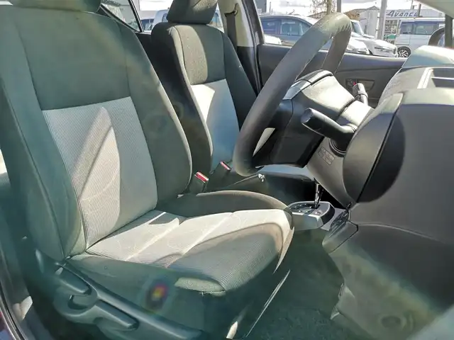 トヨタ アクア S 茨城県 2014(平26)年 3.2万km ディープアメジストマイカメタリック 純正ナビゲーション/ワンセグＴＶ/ＣＤ　ＤＶＤ/ＳＤ/ＡＵＸ/Ｂｌｕｅｔｏｏｔｈ/バックカメラ/ＥＴＣ/プッシュスタート/スマートキー/純正フロアマット/ドアバイザー/車両接近通報装置/取扱説明書/保証書/記録簿