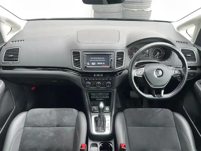 フォルクスワーゲン シャラン TDI ハイライン 山梨県 2020(令2)年 3.4万km アトランティックブルーM ディーゼルターボ/純正SDナビ/(DVD/フルセグTV/Bluetooth/USB/MSV)/両側パワースライドドア/バックカメラ/ハーフレザーシート/セーフティパッケージ/・レーンキープアシスト/・ブラインドスポットディテクション/・リアトラフィックアラート/衝突軽減ブレーキ/パワーバックドア/ブラインドスポットモニター/レーダークルーズコントロール/スマートキー/HIDヘッドライト/ETC/前席シートヒーター/パドルシフト/横滑り防止機能/純正16インチアルミホイール/カーテンエアバック