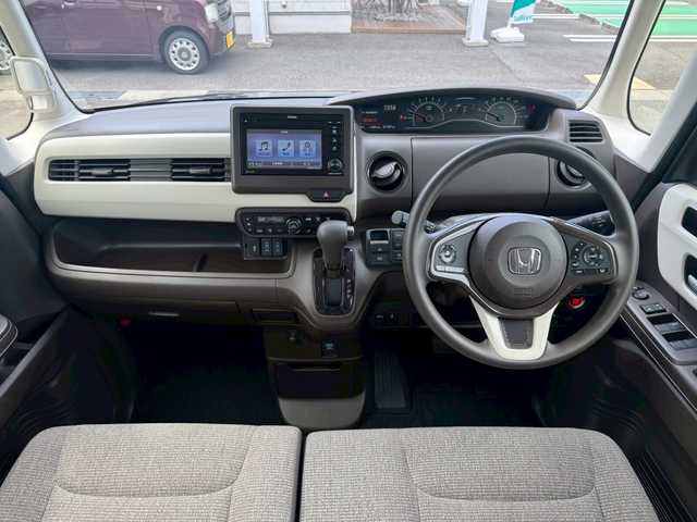 ホンダ Ｎ ＢＯＸ L 三重県 2023(令5)年 1.8万km ブリティッシュグリーンP ワンオーナー/ホンダセンシング/ギャザーズディスプレイオーデイオ(WX-211C)/バックカメラ/ドライブレコーダー/Wシートヒーター/LEDヘッドライト/パワースライドドア/レーダークルーズコントロール/ETC/スマートキー×2/ブレーキホールド/電動パーキングブレーキ/クリアランスソナー/純正フロアマット