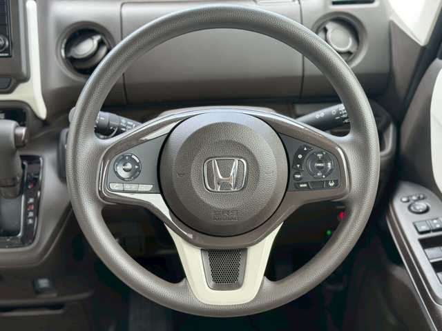 ホンダ Ｎ ＢＯＸ L 三重県 2023(令5)年 1.8万km ブリティッシュグリーンP ワンオーナー/ホンダセンシング/ギャザーズディスプレイオーデイオ(WX-211C)/バックカメラ/ドライブレコーダー/Wシートヒーター/LEDヘッドライト/パワースライドドア/レーダークルーズコントロール/ETC/スマートキー×2/ブレーキホールド/電動パーキングブレーキ/クリアランスソナー/純正フロアマット