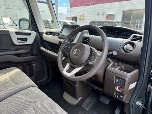 ホンダ Ｎ ＢＯＸ L 三重県 2023(令5)年 1.8万km ブリティッシュグリーンP ワンオーナー/ホンダセンシング/ギャザーズディスプレイオーデイオ(WX-211C)/バックカメラ/ドライブレコーダー/Wシートヒーター/LEDヘッドライト/パワースライドドア/レーダークルーズコントロール/ETC/スマートキー×2/ブレーキホールド/電動パーキングブレーキ/クリアランスソナー/純正フロアマット