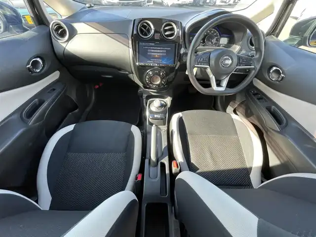 日産 ノート e－パワー X 山口県 2020(令2)年 4万km スーパーブラック アルパイン９インチＳＤナビ　/Ｂカメラ　/ＥＴＣ　/ステアリングスイッチ　/純正１５インチＡＷ　/純正フロアマット　/クリアランスソナー　/アラウンドビューモニター