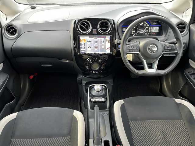 日産 ノート e－パワー X 山口県 2020(令2)年 4.1万km スーパーブラック アルパイン９型ナビ　/AM/FM/CD/DVD/Bluetooth/フルセグTV/バックカメラ　/クリアランスソナー　/オートクルーズコントロール　/純正フロアマット　/ＬＥＤオートライト　/レーンキープアシスト　/スペアキー　/衝突被害軽減ブレーキ　/ＥＴＣ　/ドラレコ/スマートキー