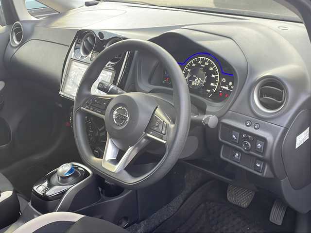 日産 ノート e－パワー X 山口県 2020(令2)年 4.1万km スーパーブラック アルパイン９型ナビ　/AM/FM/CD/DVD/Bluetooth/フルセグTV/バックカメラ　/クリアランスソナー　/オートクルーズコントロール　/純正フロアマット　/ＬＥＤオートライト　/レーンキープアシスト　/スペアキー　/衝突被害軽減ブレーキ　/ＥＴＣ　/ドラレコ/スマートキー