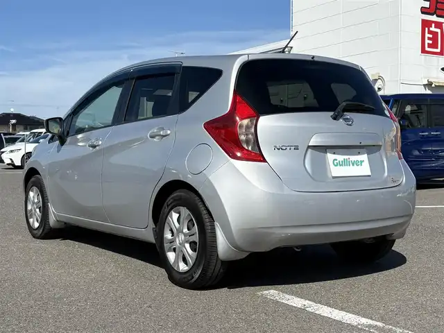 日産 ノート X 大分県 2015(平27)年 1.9万km ブリリアントシルバー ・ナビ(CD/SD/AUX/AM/FM)/・ワンセグテレビ/・衝突被害軽減ブレーキ/・レーンアシスト/・オートライト/・純正フロアマット/・スマートキー/・プッシュスタートボタン/・ドアバイザー/・アイドリングストップ