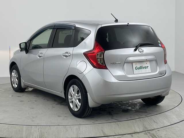 日産 ノート X 熊本県 2015(平27)年 1.9万km ブリリアントシルバー ・ナビ(CD/SD/AUX/AM/FM)/・ワンセグテレビ/・衝突被害軽減ブレーキ/・レーンアシスト/・オートライト/・純正フロアマット/・スマートキー/・プッシュスタートボタン/・ドアバイザー/・アイドリングストップ