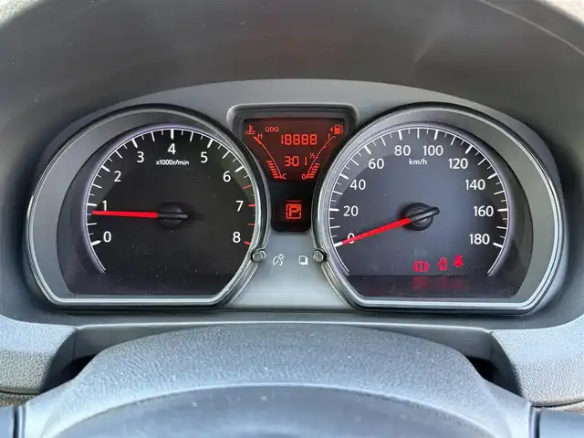 日産 ノート X 大分県 2015(平27)年 1.9万km ブリリアントシルバー ・ナビ(CD/SD/AUX/AM/FM)/・ワンセグテレビ/・衝突被害軽減ブレーキ/・レーンアシスト/・オートライト/・純正フロアマット/・スマートキー/・プッシュスタートボタン/・ドアバイザー/・アイドリングストップ