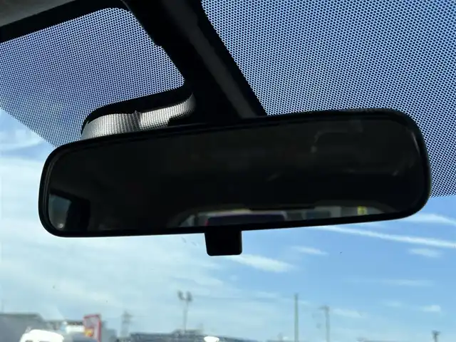 日産 ノート X 大分県 2015(平27)年 1.9万km ブリリアントシルバー ・ナビ(CD/SD/AUX/AM/FM)/・ワンセグテレビ/・衝突被害軽減ブレーキ/・レーンアシスト/・オートライト/・純正フロアマット/・スマートキー/・プッシュスタートボタン/・ドアバイザー/・アイドリングストップ