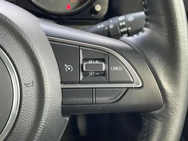 スズキ ジムニー XC 島根県 2020(令2)年 4.2万km ピュアホワイトP 登録時走行距離41175km/取扱説明書/保証書/KENWOODナビ(Bluetooth・AM・FM・CD・DVD)/フルセグテレビ/バックカメラ/前席シートヒーター/ドライブレコーダー/ビルトインETC/純正フロアマット/純正AW16インチ/オートライト/ダブル・サイド・カーテンエアバッグ/スマートキー(スペアキー×1)/禁煙車/タイヤ付き