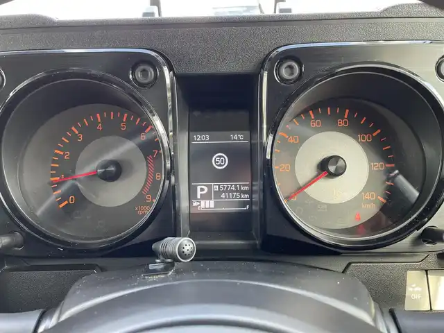 スズキ ジムニー XC 島根県 2020(令2)年 4.2万km ピュアホワイトP 登録時走行距離41175km/取扱説明書/保証書/KENWOODナビ(Bluetooth・AM・FM・CD・DVD)/フルセグテレビ/バックカメラ/前席シートヒーター/ドライブレコーダー/ビルトインETC/純正フロアマット/純正AW16インチ/オートライト/ダブル・サイド・カーテンエアバッグ/スマートキー(スペアキー×1)/禁煙車/タイヤ付き