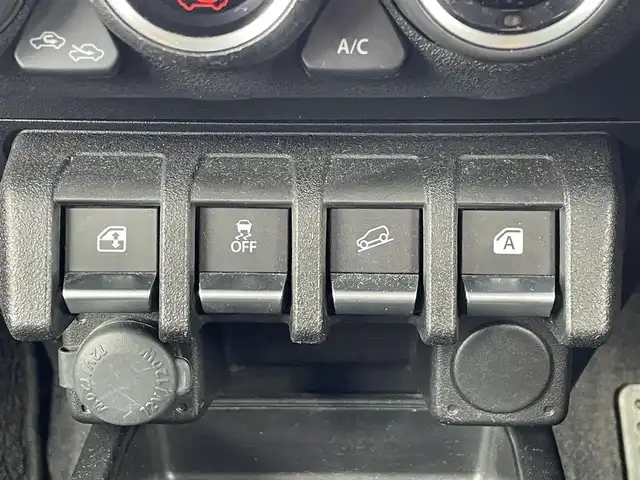 スズキ ジムニー XC 島根県 2020(令2)年 4.2万km ピュアホワイトP 登録時走行距離41175km/取扱説明書/保証書/KENWOODナビ(Bluetooth・AM・FM・CD・DVD)/フルセグテレビ/バックカメラ/前席シートヒーター/ドライブレコーダー/ビルトインETC/純正フロアマット/純正AW16インチ/オートライト/ダブル・サイド・カーテンエアバッグ/スマートキー(スペアキー×1)/禁煙車/タイヤ付き