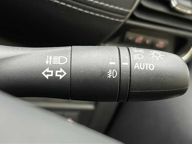 日産 セレナ ハイウェイスター Vセレクション 京都府 2018(平30)年 3.7万km ダイヤモンドブラック 純正９インチナビ　アラウンドビューモニター　両側パワースライドドア　クルーズコントロール　ドライブレコーダー　ＬＥＤヘッドライト　コーナーセンサー　ＥＴＣ　スマートキー