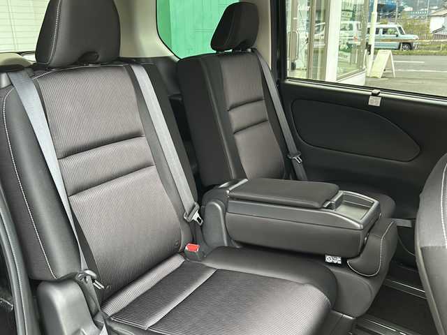 日産 セレナ ハイウェイスター Vセレクション 京都府 2018(平30)年 3.7万km ダイヤモンドブラック 純正９インチナビ　アラウンドビューモニター　両側パワースライドドア　クルーズコントロール　ドライブレコーダー　ＬＥＤヘッドライト　コーナーセンサー　ＥＴＣ　スマートキー