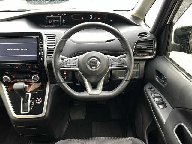 日産 セレナ ハイウェイスター Vセレクション 京都府 2018(平30)年 3.7万km ダイヤモンドブラック 純正９インチナビ　アラウンドビューモニター　両側パワースライドドア　クルーズコントロール　ドライブレコーダー　ＬＥＤヘッドライト　コーナーセンサー　ＥＴＣ　スマートキー