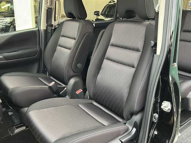 日産 セレナ ハイウェイスター Vセレクション 京都府 2018(平30)年 3.7万km ダイヤモンドブラック 純正９インチナビ　アラウンドビューモニター　両側パワースライドドア　クルーズコントロール　ドライブレコーダー　ＬＥＤヘッドライト　コーナーセンサー　ＥＴＣ　スマートキー
