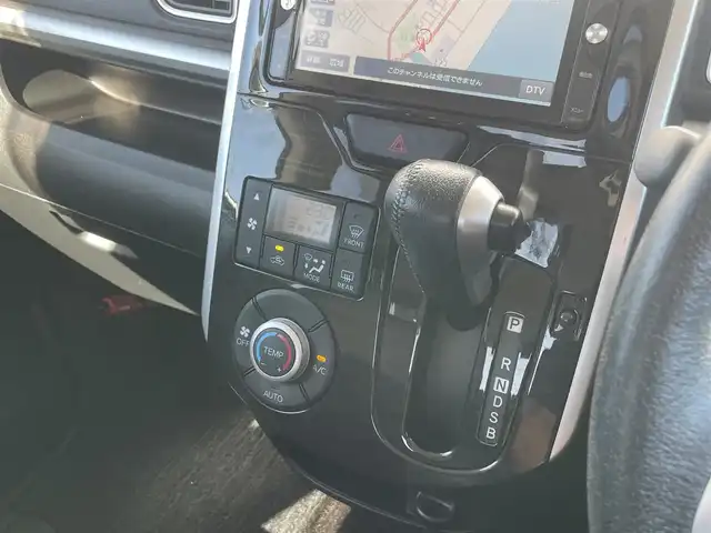 ダイハツ タント カスタム RS トップED SA 長崎県 2014(平26)年 9.6万km ブラックマイカメタリック (株)IDOMが運営する【じしゃロン長崎店】の自社ローン専用車両になりますこちらは現金またはオートローンご利用時の価格です。自社ローンご希望の方は別途その旨お申付け下さい/ナビ　/バックカメラ　/両側パワースライドドア　/ハーフレザーシート　/ＬＥＤヘッドライト　/オートライト　/フォグランプ　/電格ミラー　/衝突被害軽減ブレーキ　/Ｂｌｕｅｔｏｏｔｈ　/フルセグ