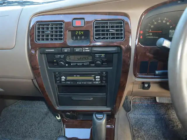 トヨタ ハイラックス サーフ SSR－X ホワイトプレミアム 栃木県 2002(平14)年 10.4万km 白Ⅱ ワンオーナー/ディーラー点検記録簿/[H17.19.27.29.31.R3.5.7]/パートタイム4WD/純正オーディオ/[AM/FM/CD]/ABS/パワーバックドアリアウィンドゥ/100V電源/ツイータースピーカー/フラットシート/ドアバイザー/純正マット/純正アルミホイール[265/70/16]×4/取扱説明書/保証書