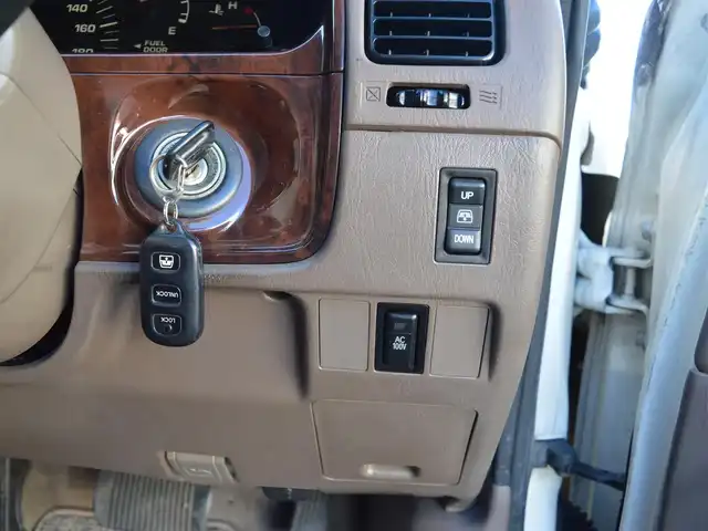 トヨタ ハイラックス サーフ SSR－X ホワイトプレミアム 栃木県 2002(平14)年 10.4万km 白Ⅱ ワンオーナー/ディーラー点検記録簿/[H17.19.27.29.31.R3.5.7]/パートタイム4WD/純正オーディオ/[AM/FM/CD]/ABS/パワーバックドアリアウィンドゥ/100V電源/ツイータースピーカー/フラットシート/ドアバイザー/純正マット/純正アルミホイール[265/70/16]×4/取扱説明書/保証書