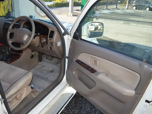 トヨタ ハイラックス サーフ SSR－X ホワイトプレミアム 栃木県 2002(平14)年 10.4万km 白Ⅱ ワンオーナー/ディーラー点検記録簿/[H17.19.27.29.31.R3.5.7]/パートタイム4WD/純正オーディオ/[AM/FM/CD]/ABS/パワーバックドアリアウィンドゥ/100V電源/ツイータースピーカー/フラットシート/ドアバイザー/純正マット/純正アルミホイール[265/70/16]×4/取扱説明書/保証書