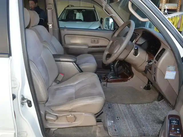 トヨタ ハイラックス サーフ SSR－X ホワイトプレミアム 栃木県 2002(平14)年 10.4万km 白Ⅱ ワンオーナー/ディーラー点検記録簿/[H17.19.27.29.31.R3.5.7]/パートタイム4WD/純正オーディオ/[AM/FM/CD]/ABS/パワーバックドアリアウィンドゥ/100V電源/ツイータースピーカー/フラットシート/ドアバイザー/純正マット/純正アルミホイール[265/70/16]×4/取扱説明書/保証書