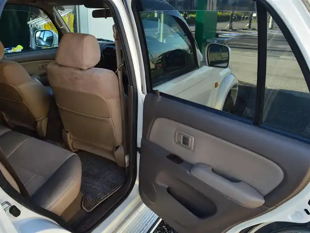 トヨタ ハイラックス サーフ SSR－X ホワイトプレミアム 栃木県 2002(平14)年 10.4万km 白Ⅱ ワンオーナー/ディーラー点検記録簿/[H17.19.27.29.31.R3.5.7]/パートタイム4WD/純正オーディオ/[AM/FM/CD]/ABS/パワーバックドアリアウィンドゥ/100V電源/ツイータースピーカー/フラットシート/ドアバイザー/純正マット/純正アルミホイール[265/70/16]×4/取扱説明書/保証書