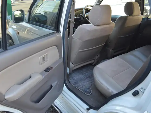 トヨタ ハイラックス サーフ SSR－X ホワイトプレミアム 栃木県 2002(平14)年 10.4万km 白Ⅱ ワンオーナー/ディーラー点検記録簿/[H17.19.27.29.31.R3.5.7]/パートタイム4WD/純正オーディオ/[AM/FM/CD]/ABS/パワーバックドアリアウィンドゥ/100V電源/ツイータースピーカー/フラットシート/ドアバイザー/純正マット/純正アルミホイール[265/70/16]×4/取扱説明書/保証書